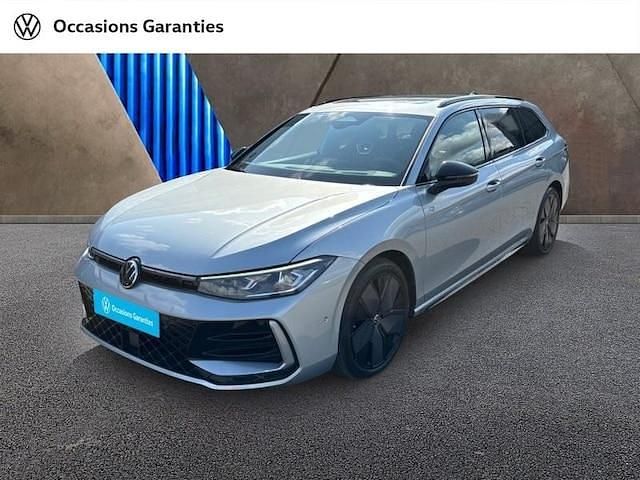 Nouvelle 2024 VW Passat R-line Break | 45 490 € (Prix juste) - Image 1/4