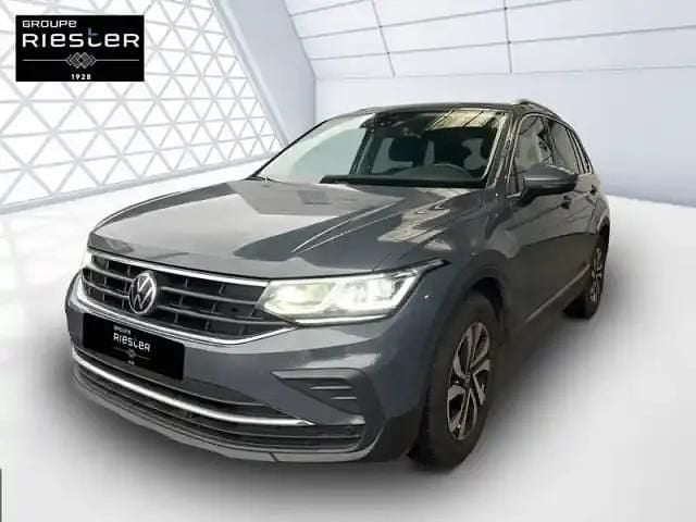 Gris Occasion 2021 VW Tiguan SUV | 27 980 € (Bon prix) - Image 1/4