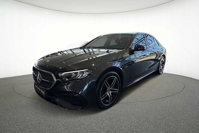 Gris Utilisé 2023 Mercedes E220 AMG line Berline | 54 890 € - Image 1/1
