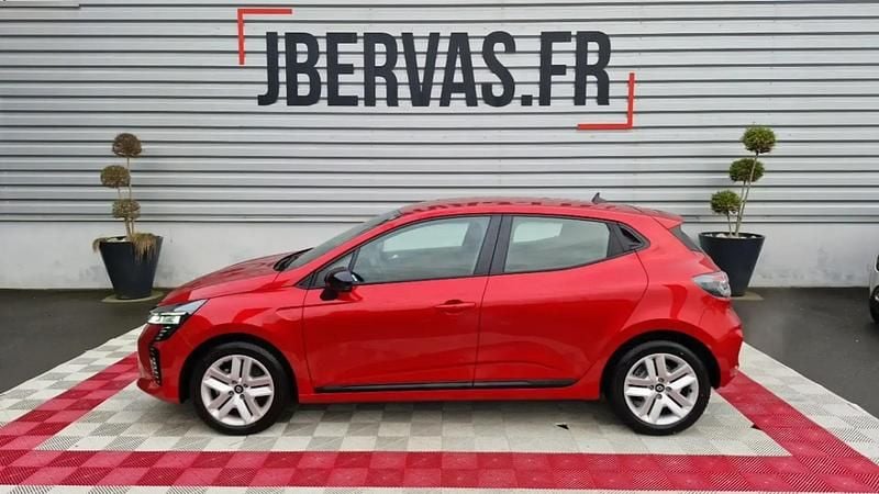 Rouge Occasion 2025 Renault Clio V Evolution Berline | 18 490 € (Prix juste) - Image 1/4