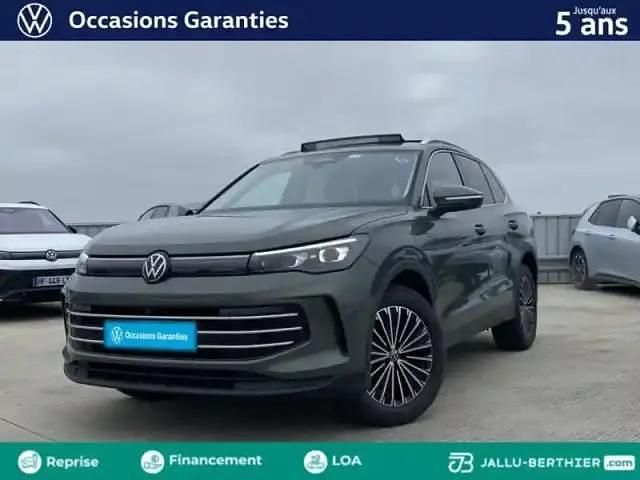 Vert Utilisé 2025 VW Tiguan Elegance SUV | 47 490 € - Image 1/4