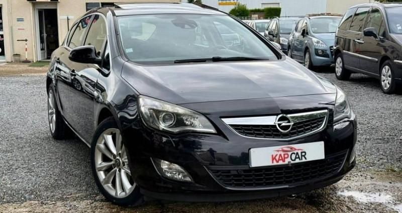 Utilisé 2011 Opel Astra Cosmo Berline | 4 490 € (Prix juste) - Image 1/4