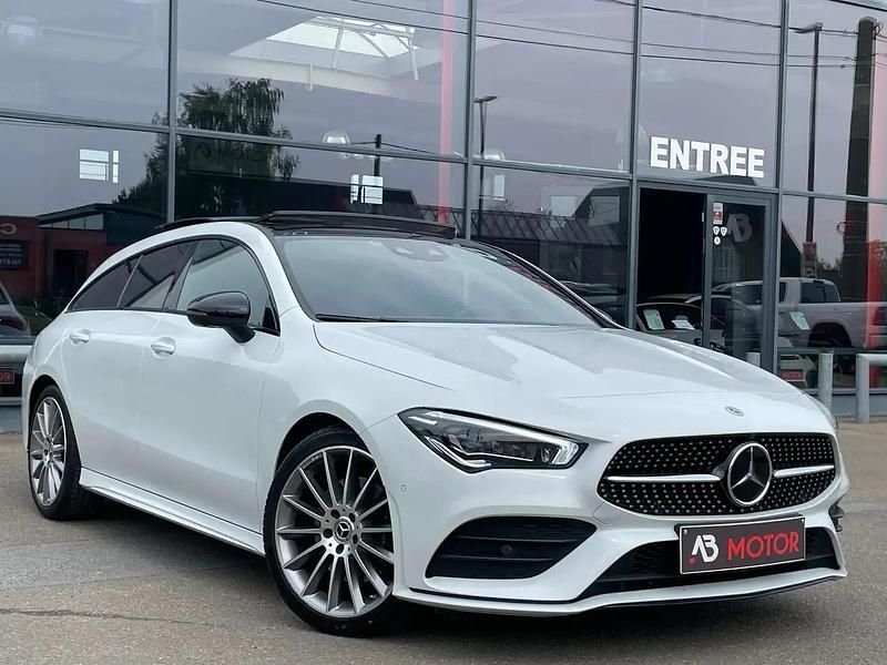 Blanc Utilisé 2023 Mercedes CLA220 AMG Berline | 35 990 € (Prix juste) - Image 1/4