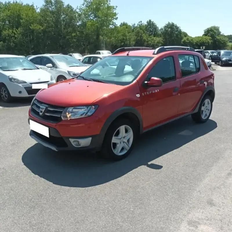 Rouge Utilisé 2015 Dacia Sandero Prestige Citadine | 8 500 € (Prix assez cher) - Image 1/4