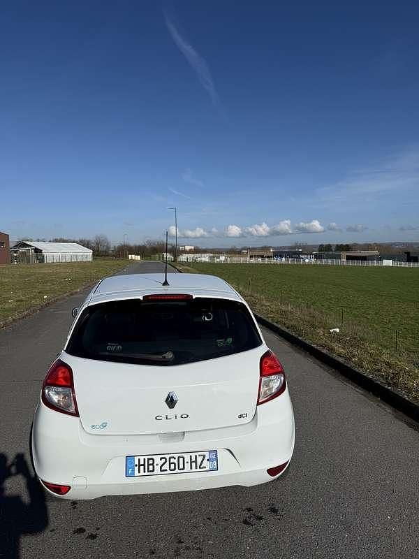 Occasion Renault Clio III 90 ch (66 kW) 2011 Berline