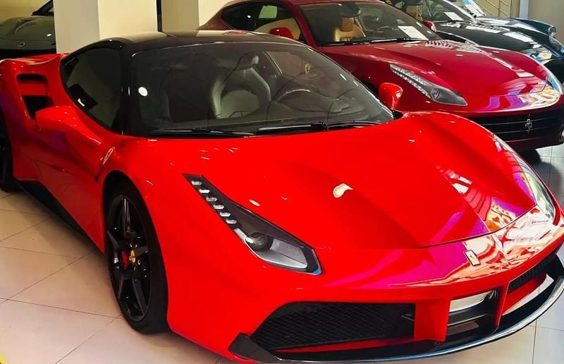 Rouge Utilisé 2015 Ferrari 488 Coupé | 219 000 € (Prix assez cher) - Image 1/4