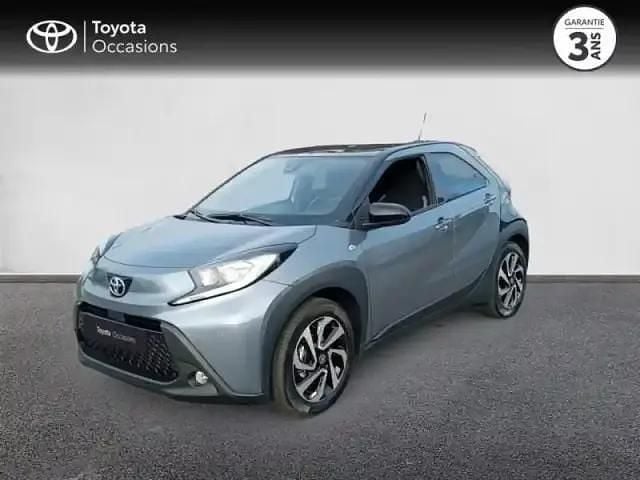 Biton gris célestine/toit noir Occasion 2025 Toyota Aygo X Design SUV | 18 400 € (Prix assez cher) - Image 1/4