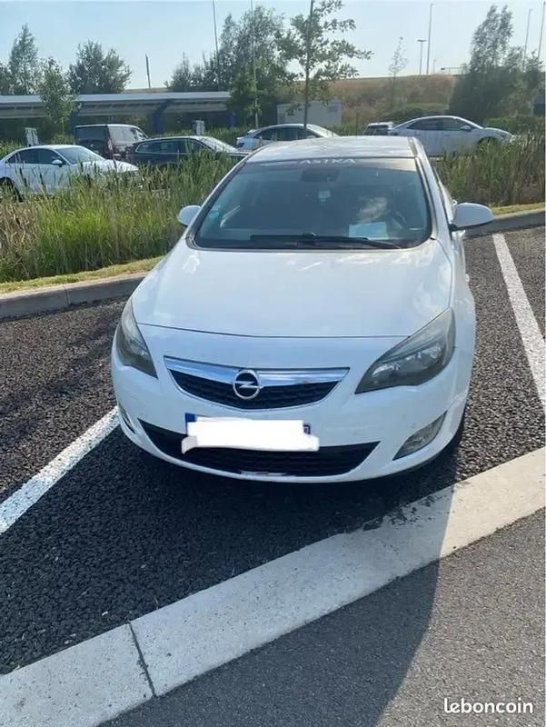 Blanc Utilisé 2010 Opel Astra Citadine | 700 € - Image 1/4