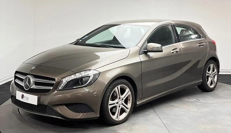Gris Occasion 2013 Mercedes A180 Berline | 10 490 € (Prix juste) - Image 1/4