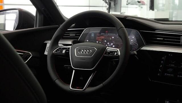 Occasion Audi Q8 Sportback e-tron S-Line 300 kW (408 ch) 2024 Gris daytona nacré SUV