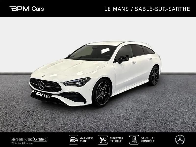 Blanc Utilisé 2023 Mercedes CLA180 AMG line Berline | 36 790 € (Prix assez cher) - Image 1/4