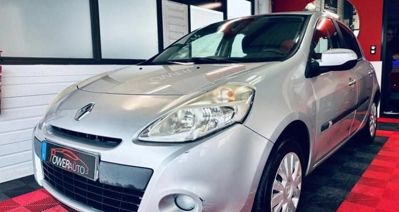 Gris Occasion 2010 Renault Clio II Citadine | 4 990 € (Prix juste) - Image 1/4