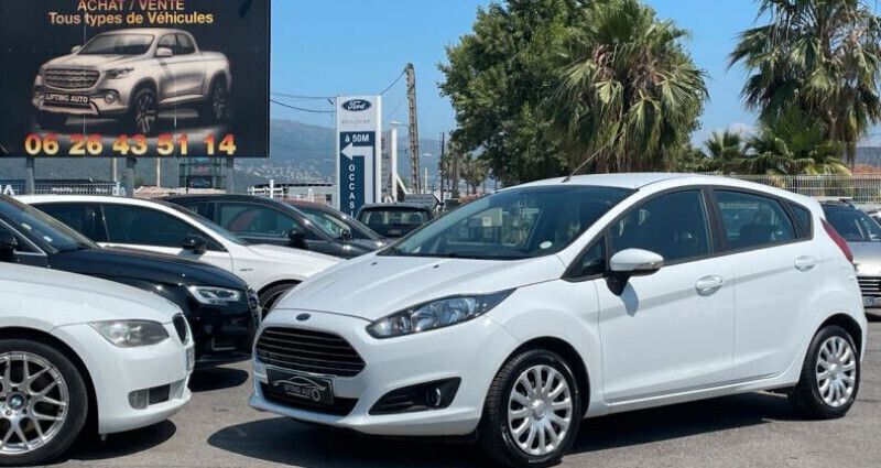 Blanc Utilisé 2015 Ford Fiesta Titanium Citadine | 7 990 € (Prix juste) - Image 1/4