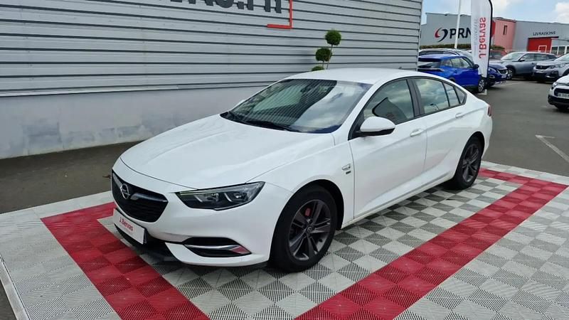 Blanc Utilisé 2019 Opel Insignia Edition Berline | 13 999 € (Bon prix) - Image 1/4