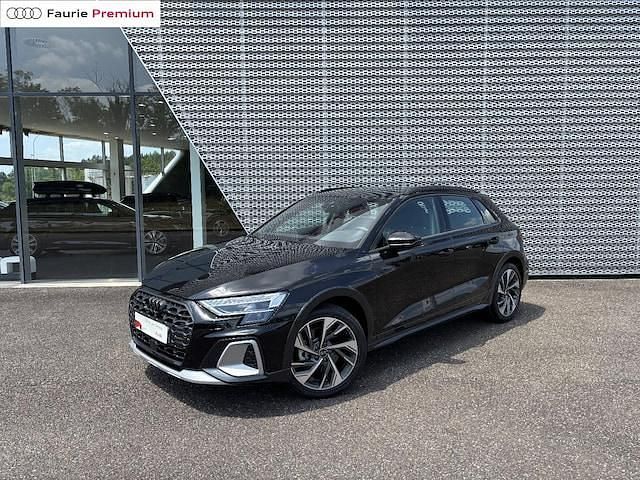 Noir mythic métallisé Utilisé 2025 Audi A3 Sport | 42 821 € - Image 1/4