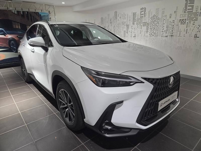 Blanc nova métallisé Utilisé 2025 Lexus NX350h SUV | 54 900 € - Image 1/4