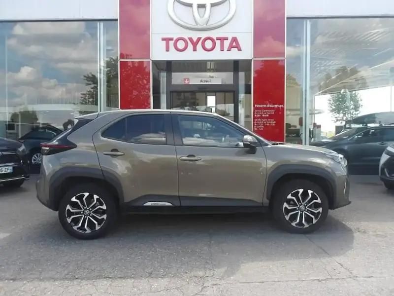 Bronze Utilisé 2022 Toyota Yaris Cross Design SUV | 23 490 € (Prix juste) - Image 1/4