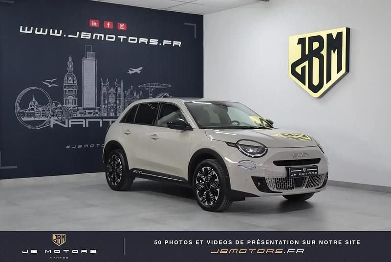 Gris Utilisé 2024 Fiat 600 La Prima Berline | 22 990 € (Prix juste) - Image 1/4
