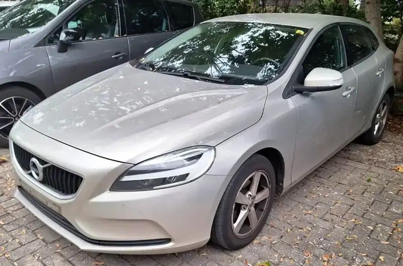 Gris Utilisé 2018 Volvo V40 Business Edition Break | 12 990 € (Bon prix) - Image 1/4