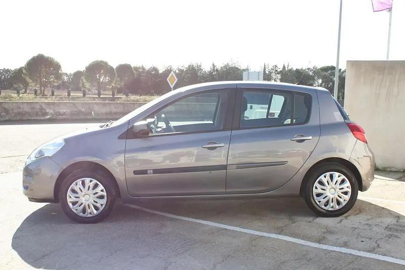 Occasion Renault Clio IV Zen 76 ch (55 kW) 2014 Gris Berline