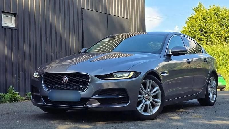 Gris Utilisé 2020 Jaguar XE Business Edition Berline | 24 900 € (Prix juste) - Image 1/4