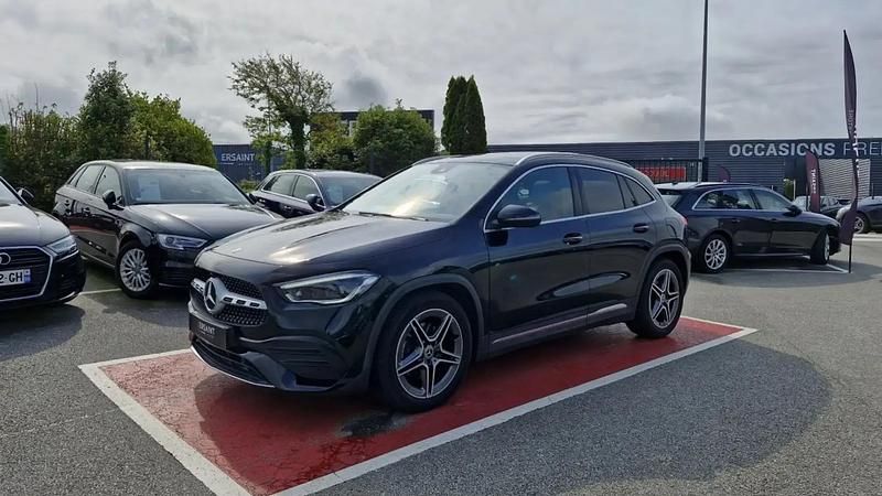 Noir Utilisé 2020 Mercedes 220 AMG line SUV | 36 990 € (Prix assez cher) - Image 1/4