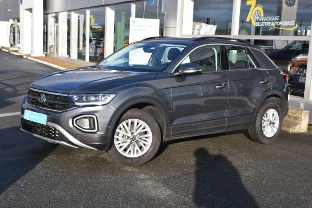 Gris indium Utilisé 2023 VW T-Roc Life SUV | 25 990 € (Prix assez cher) - Image 1/4