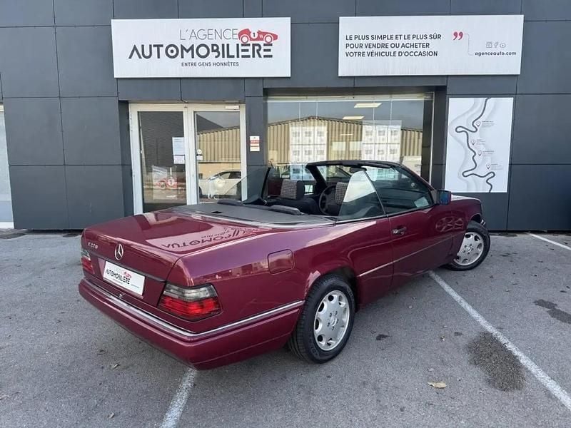 Occasion Mercedes E220 151 ch (111 kW) 1993 Rouge Cabriolet