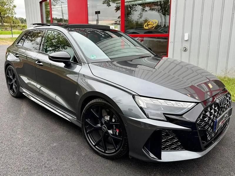 Gris Utilisé 2025 Audi RS3 Sportback Sport Citadine | 86 990 € (Prix cher) - Image 1/4