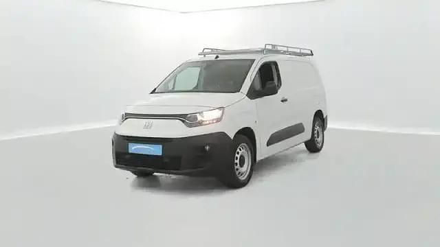 Blanc Occasion 2023 Fiat Doblò S Monospace | 16 690 € - Image 1/4