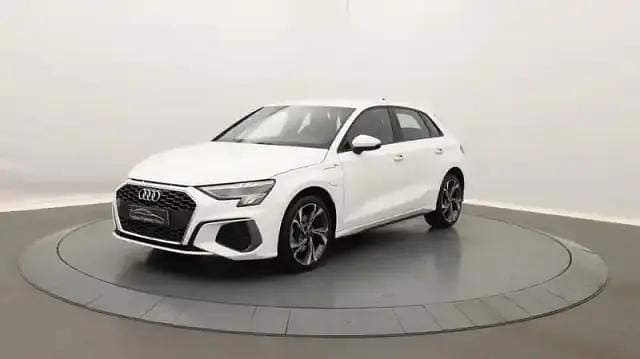 Ibis white Occasion 2021 Audi A3 S-Line Berline | 26 590 € (Prix juste) - Image 1/4