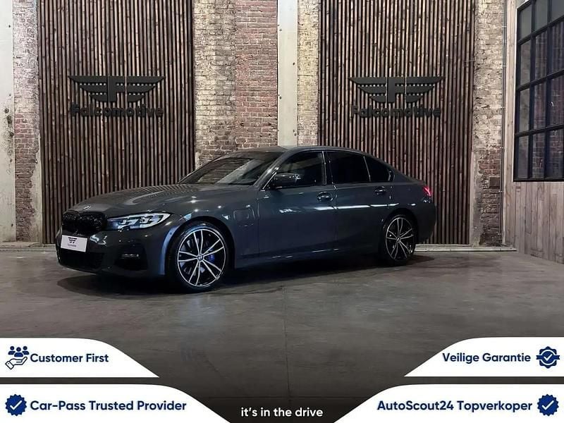Gris Utilisé 2021 BMW 330e M Sport Berline | 30 900 € (Prix juste) - Image 1/4