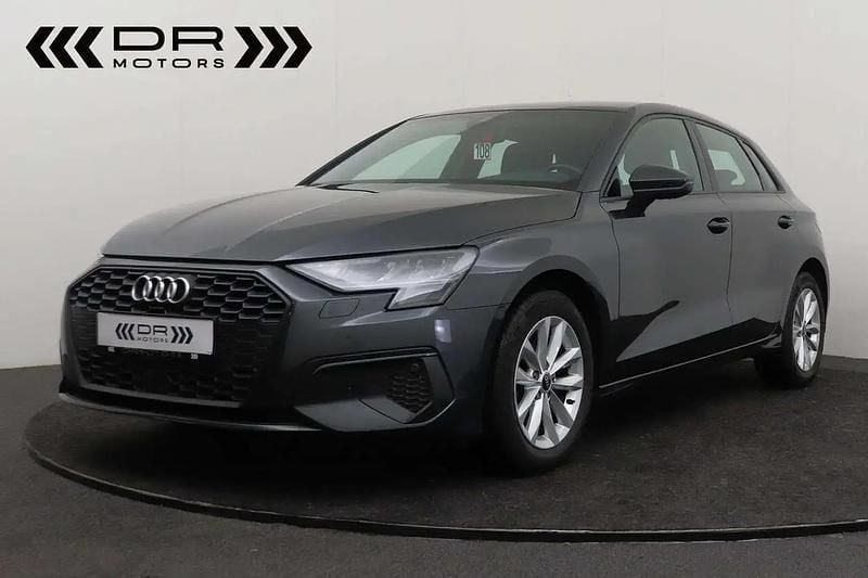 Gris Occasion 2022 Audi A3 Attraction Berline | 19 495 € (Bon prix) - Image 1/4
