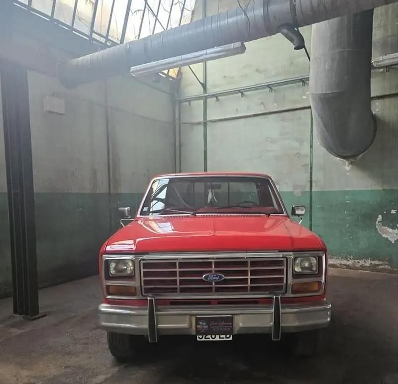 Rouge Occasion 1986 Ford V8 SUV | 19 990 € - Image 1/4