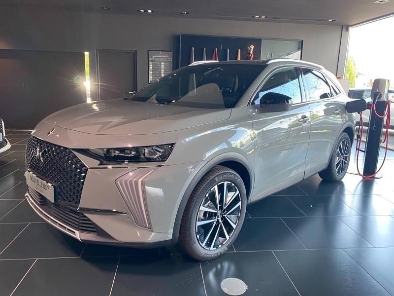Gris Nouvelle 2025 DS Automobiles DS7 Crossback Rivoli SUV | 64 490 € - Image 1/4