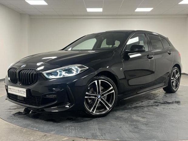 Noir Utilisé 2023 BMW 118 M Sport Citadine | 33 690 € (Prix juste) - Image 1/4
