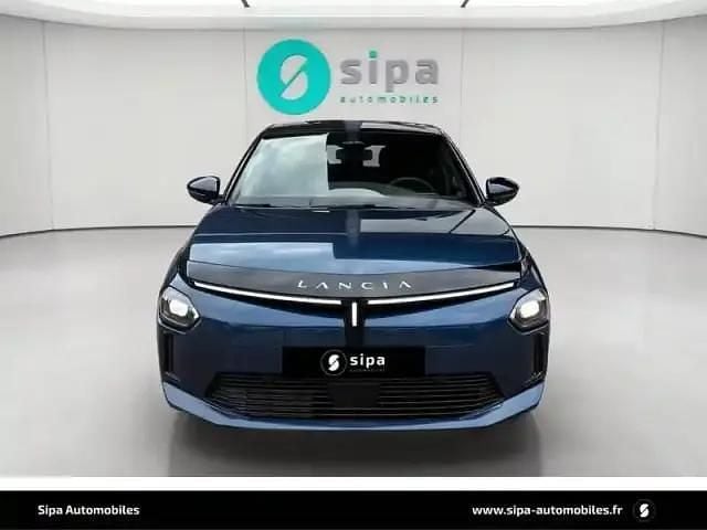 Nouvelle Lancia Ypsilon 2025 Bleu lancia avec toit noir Citadine