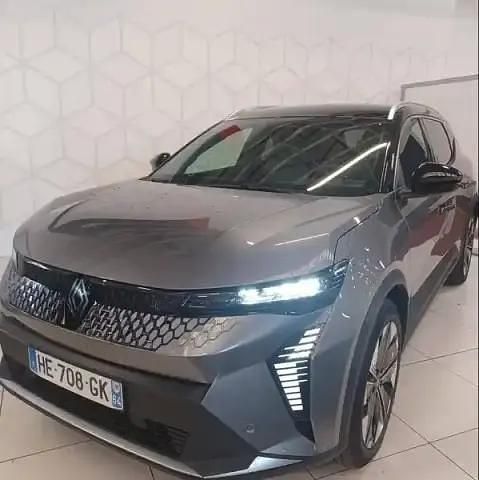 Yuy Utilisé 2025 Renault Scénic Techno Monospace | 41 900 € (Super prix) - Image 1/4