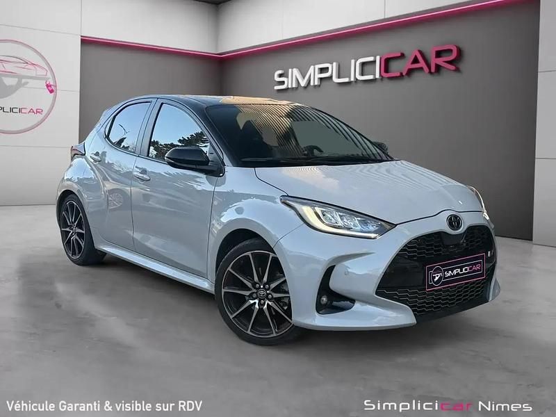 Gris Occasion 2023 Toyota Yaris Hybrid Sport | 22 480 € (Prix juste) - Image 1/4