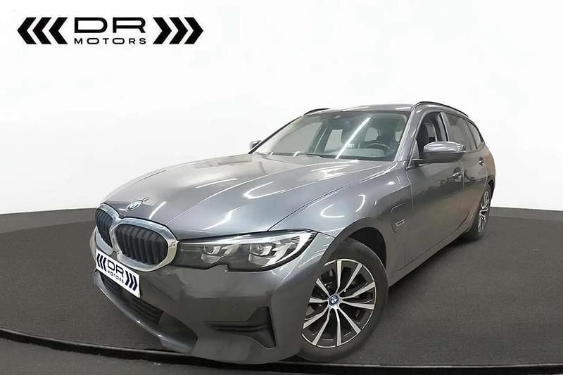 Gris Utilisé 2021 BMW 320e Advantage Break | 26 995 € (Bon prix) - Image 1/4