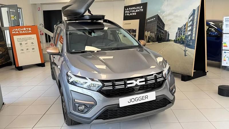 Gris Nouvelle 2025 Dacia Jogger Extreme Break | 27 990 € (Prix assez cher) - Image 1/4