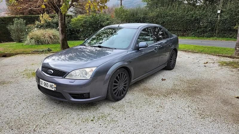 Gris Occasion 2002 Ford Mondeo ST Berline | 5 000 € - Image 1/4