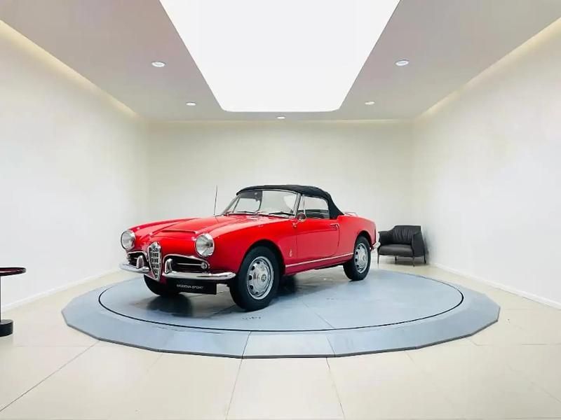 Rouge Occasion 1966 Alfa Romeo Giulia Spider Cabriolet | 84 900 € - Image 1/4