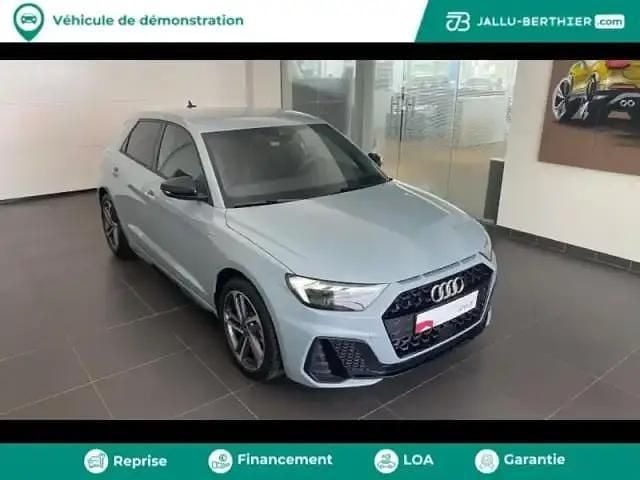 Nouvelle Audi A1 Sportback S-line plus 116 ch (85 kW) 2025 Gris flèche nacré noir mythe métallisé Citadine