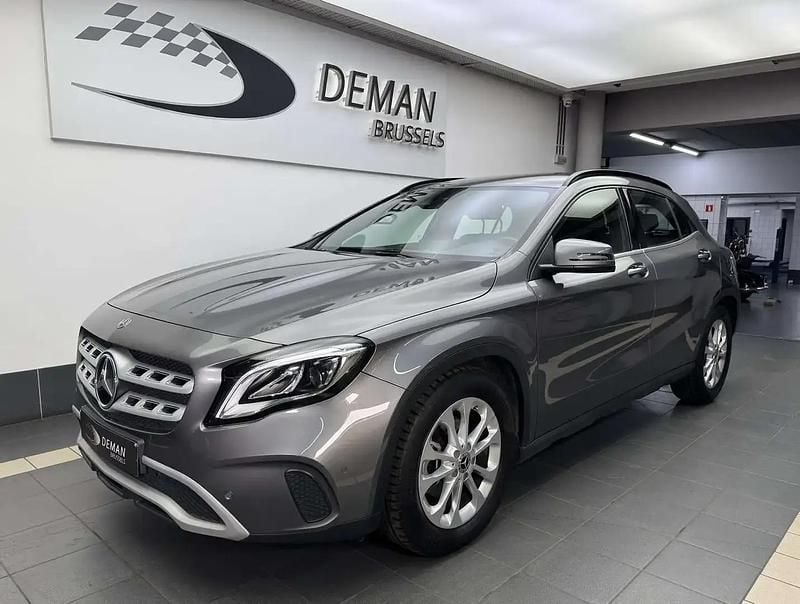 Gris Utilisé 2019 Mercedes GLA180 Style SUV | 23 500 € (Bon prix) - Image 1/4
