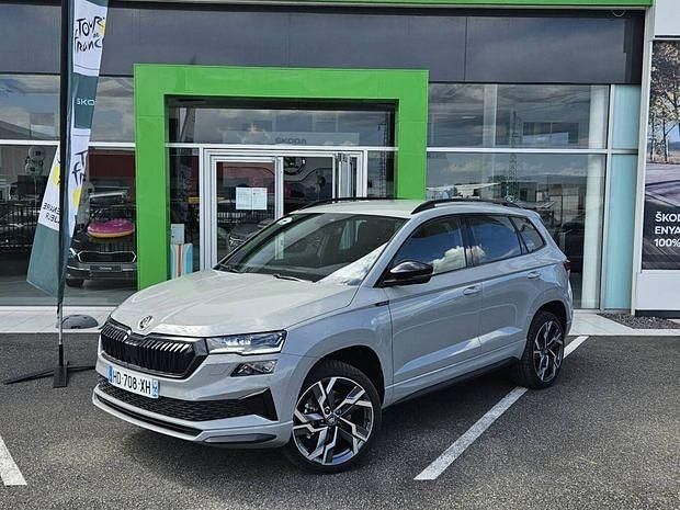 Gris Nouvelle 2025 Skoda Karoq SportLine SUV | 38 490 € (Prix cher) - Image 1/4