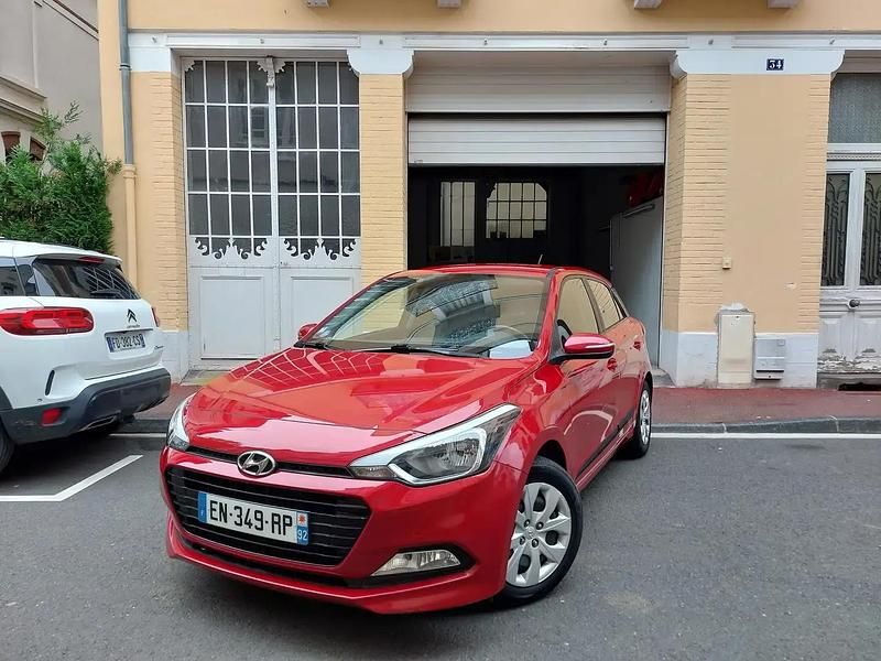 Rouge Utilisé 2017 Hyundai i20 Berline | 9 990 € (Bon prix) - Image 1/4