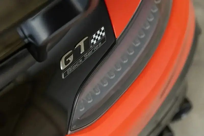Image 2/4