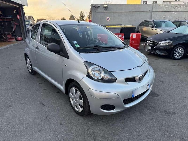 Occasion Toyota Aygo 69 ch (50 kW) 2010 Gris Citadine