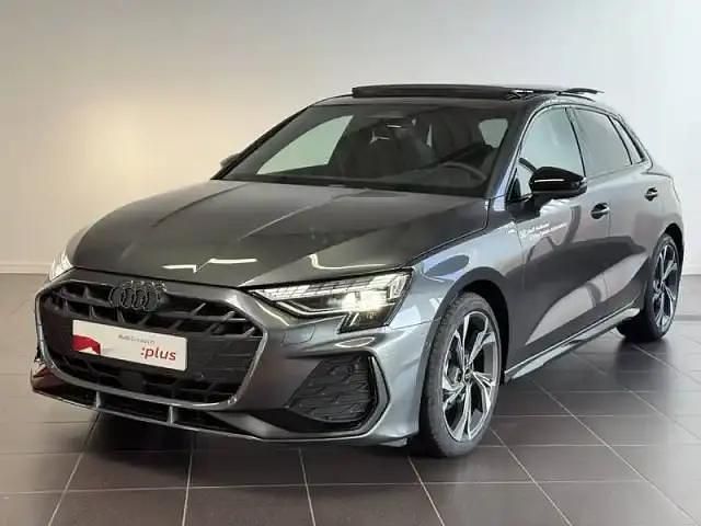 Gris daytona nacré Utilisé 2025 Audi A3 Sportback S-Line Citadine | 46 900 € - Image 1/4